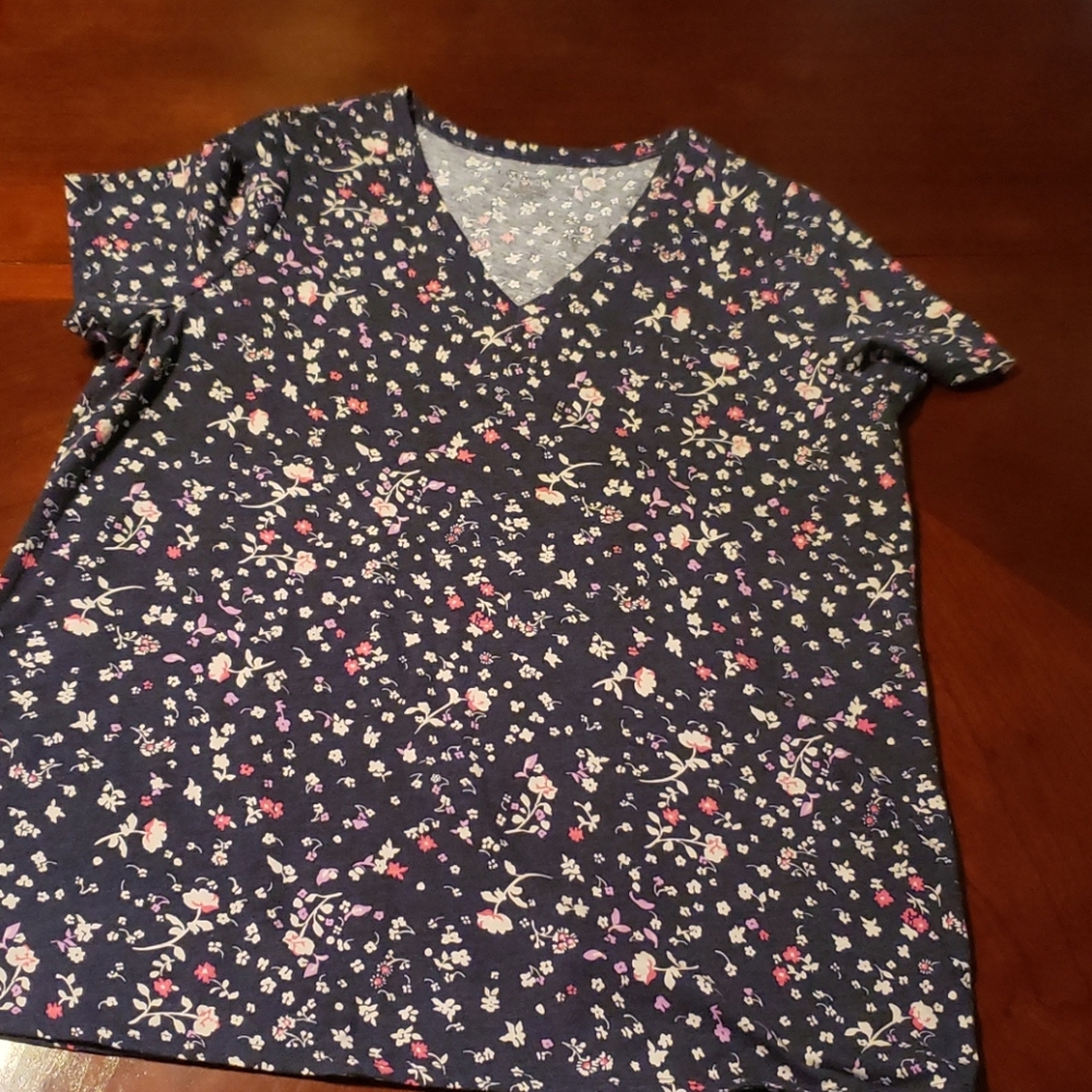 Plus size Floral V-neck T